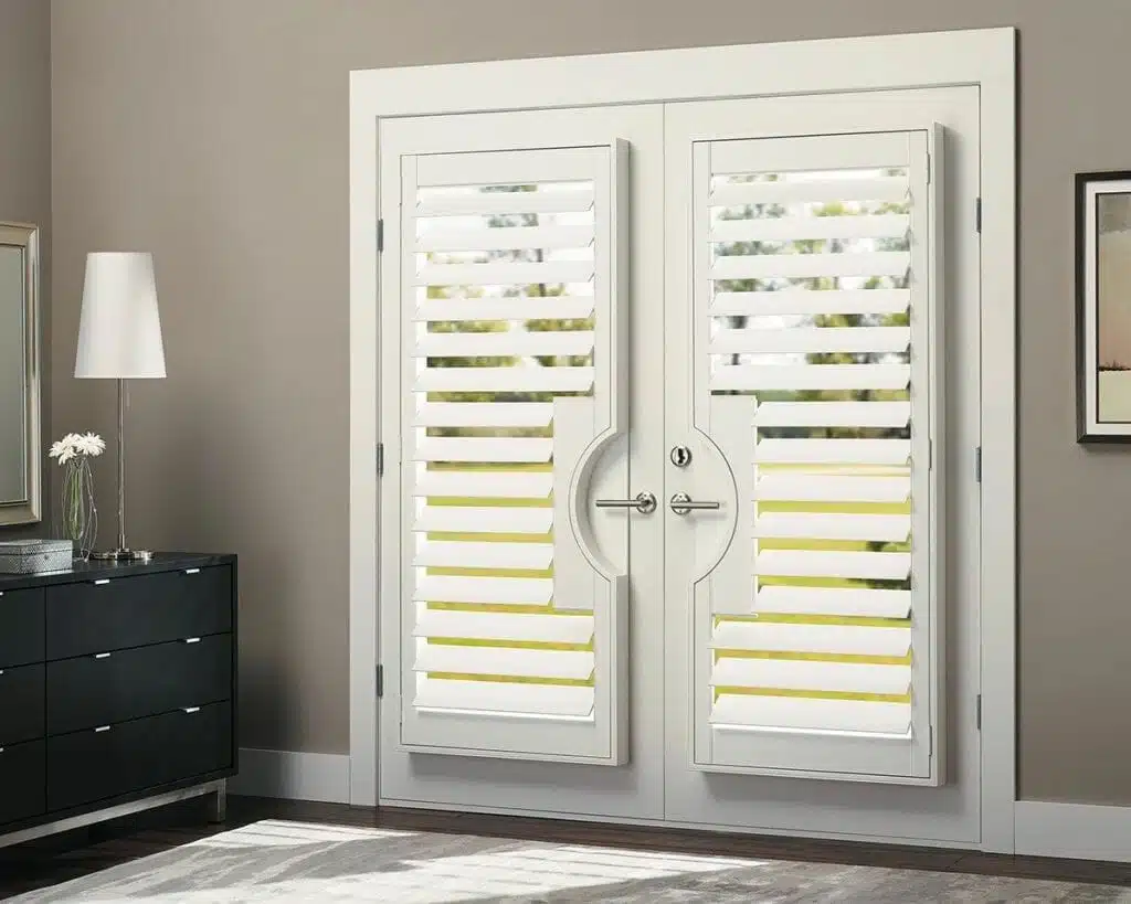 hunter-douglas-heritance-custom-wood-door-shutters-bedroom