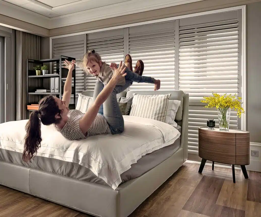 1440X1200-Shutter-Woodlore-Plus-Mom-Daughter