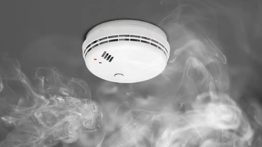 smoke detector of fire alarm in action
