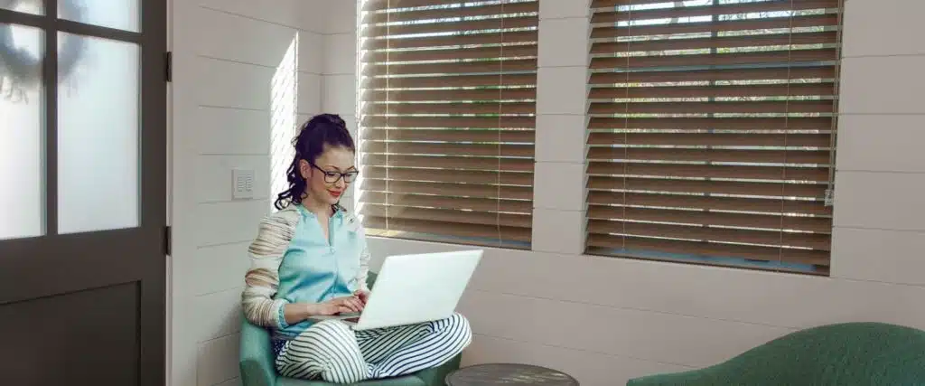 3bmwc 2880x1200-WoodBlinds-Lifestyle-scaled