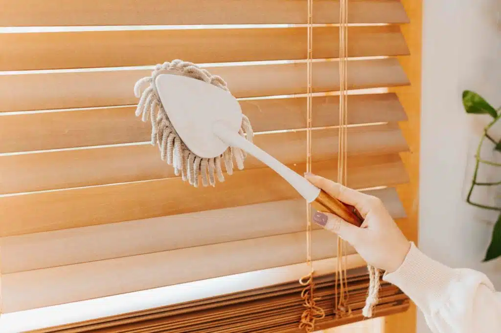 how-to-clean-wood-blinds