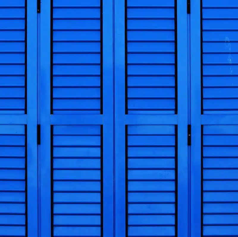 3bm-spring-trends-for-window-treatments-2022-shutters-blue-2