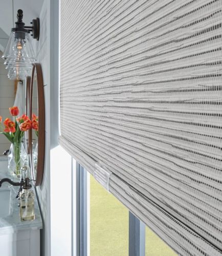 roller shade with fabric wrapped hem bar