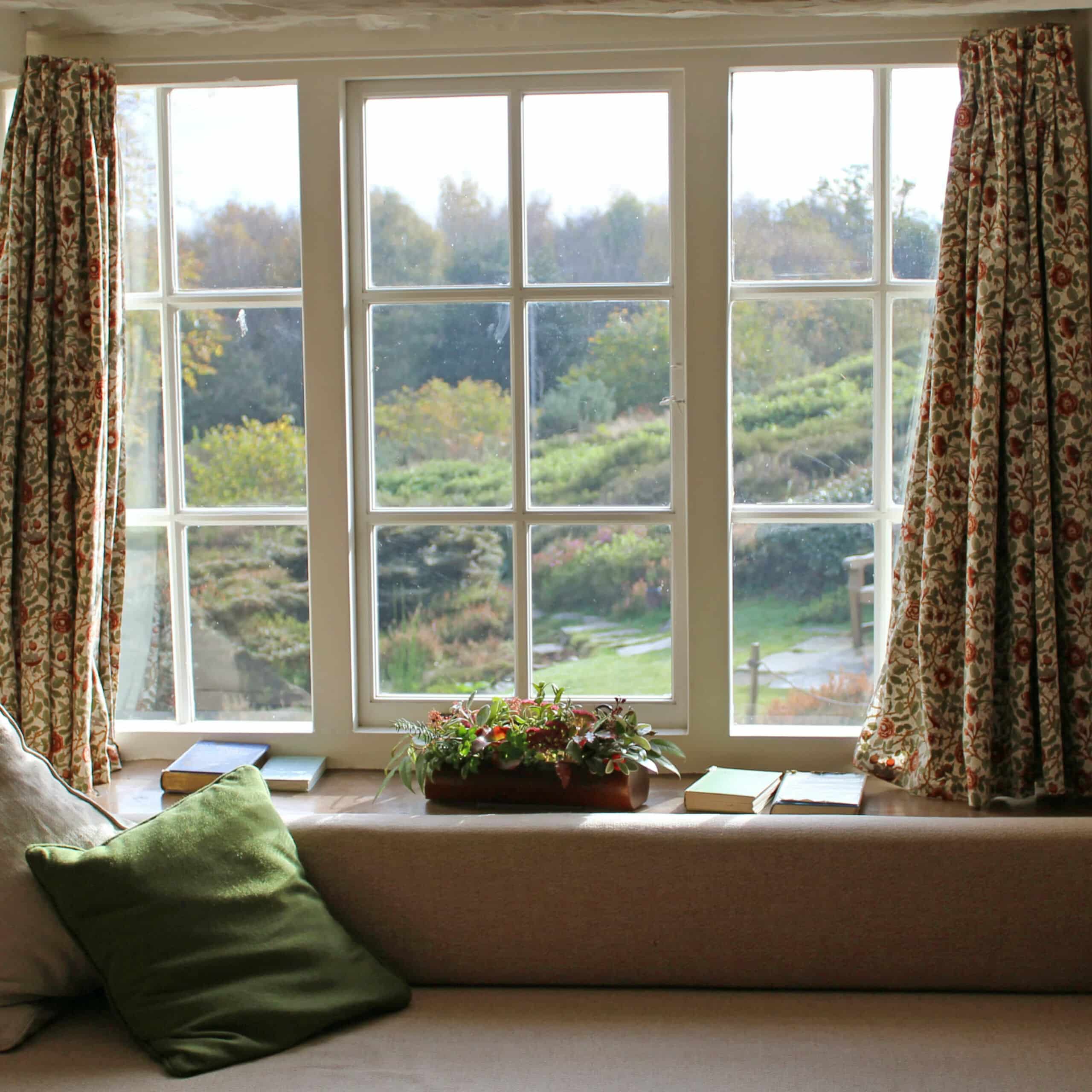 The Best Window Treatments for Window Seats