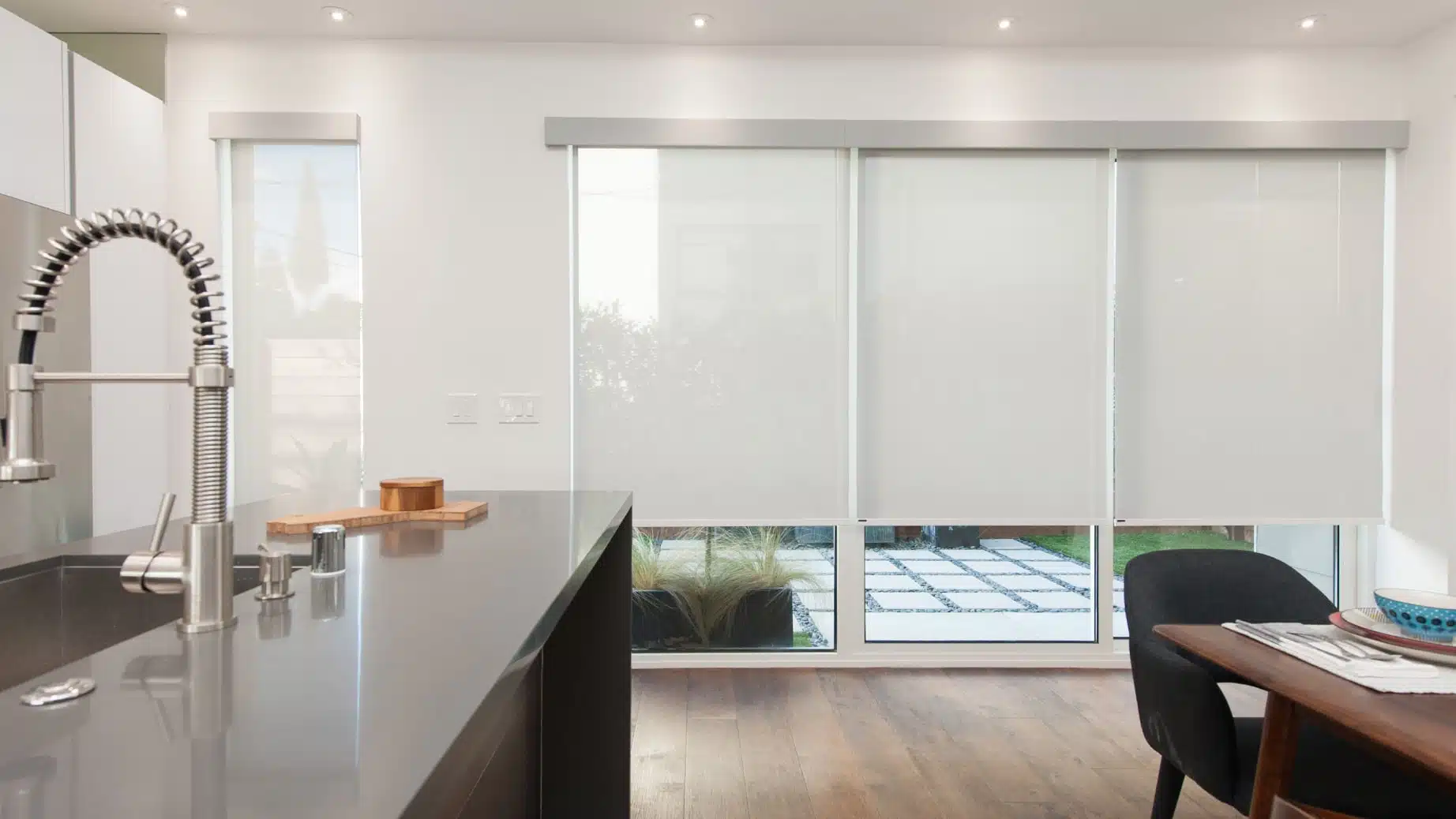 1844-x-1038_Photo_Video_DINE_roller_UV