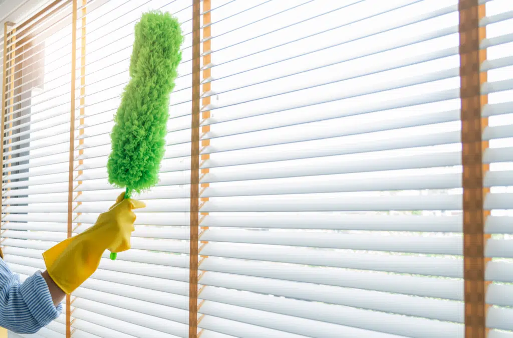 4 Dusting blinds