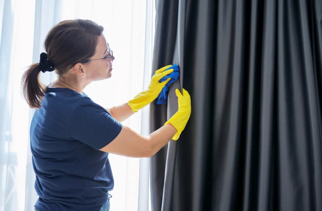 6 Spot cleaning curtains